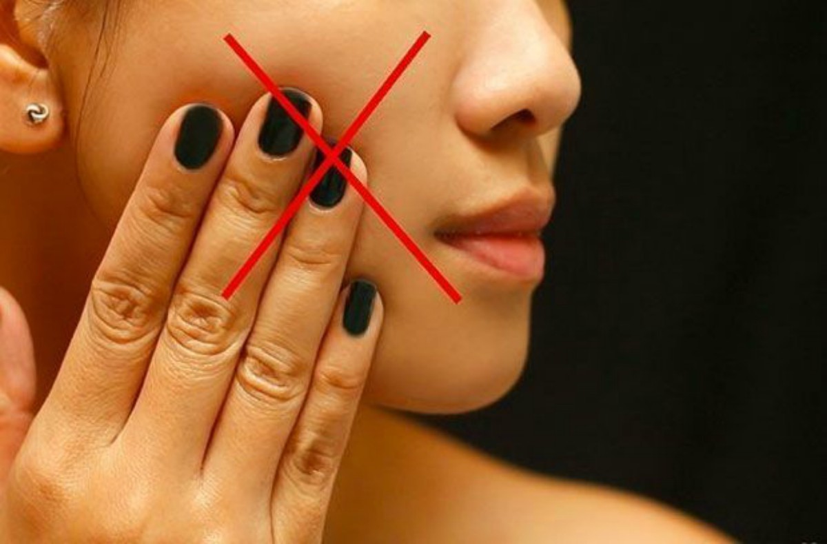 Κορωνοϊός: Πώς θα μάθουμε να μην αγγίζουμε το πρόσωπό μας