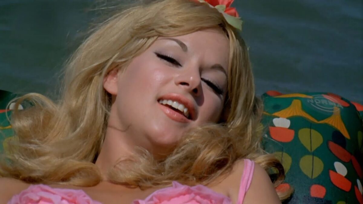 Αδημοσίευτες και σπάνιες φωτογραφίες της Αλίκης με μαγιό (Φωτό)