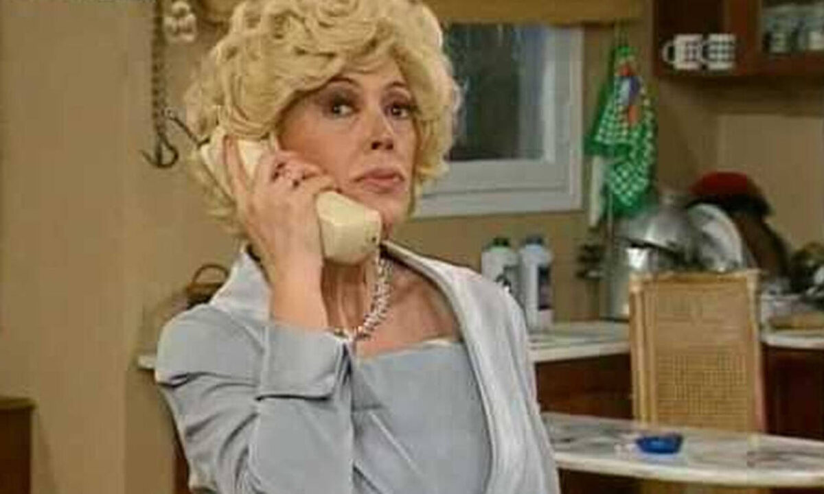 Ντίνα Κώνστα: Η Ντένη Μαρκορά αποκαλύπτει άγνωστα παρασκήνια από τη σειρά Δύο Ξένοι (Βίντεο)