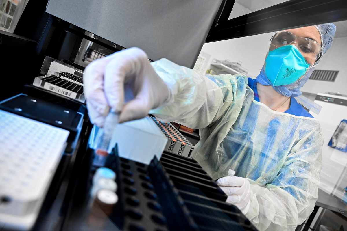 Καθόλου απίθανο το ενδεχόμενο να μη βρεθεί εμβόλιο, λέει καθηγητής του Imperial College