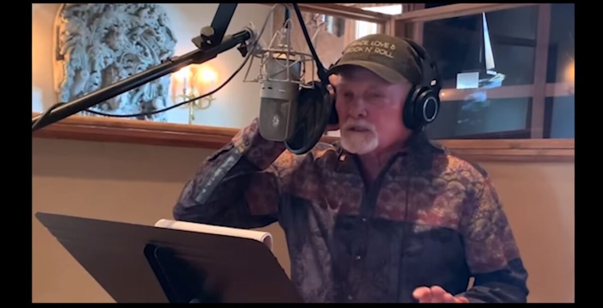 This Too Shall Pass: Τραγούδι για την πανδημία από τον Mike Love των Beach Boys (Βίντεο)