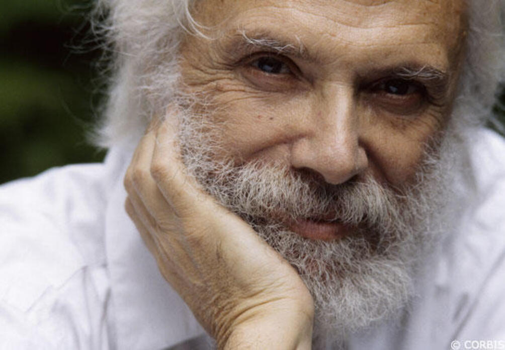 Georges Moustaki| Περπάτησα όλη τη γη μ’ ένα τραγούδι στην καρδιά και τη βροχή στους ώμους