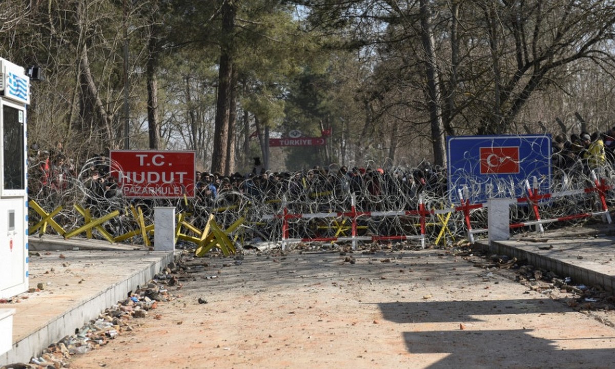 Μεγάλη ολονύχτια κινητοποίηση στον Έβρο – Φορτώνουν με μετανάστες τα σύνορα οι Τούρκοι