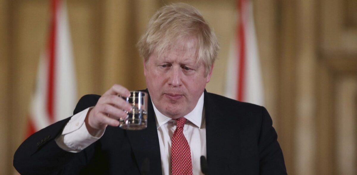 Τζόνσον: Αίρει τους περιορισμούς στο… σεξ (Βίντεο)