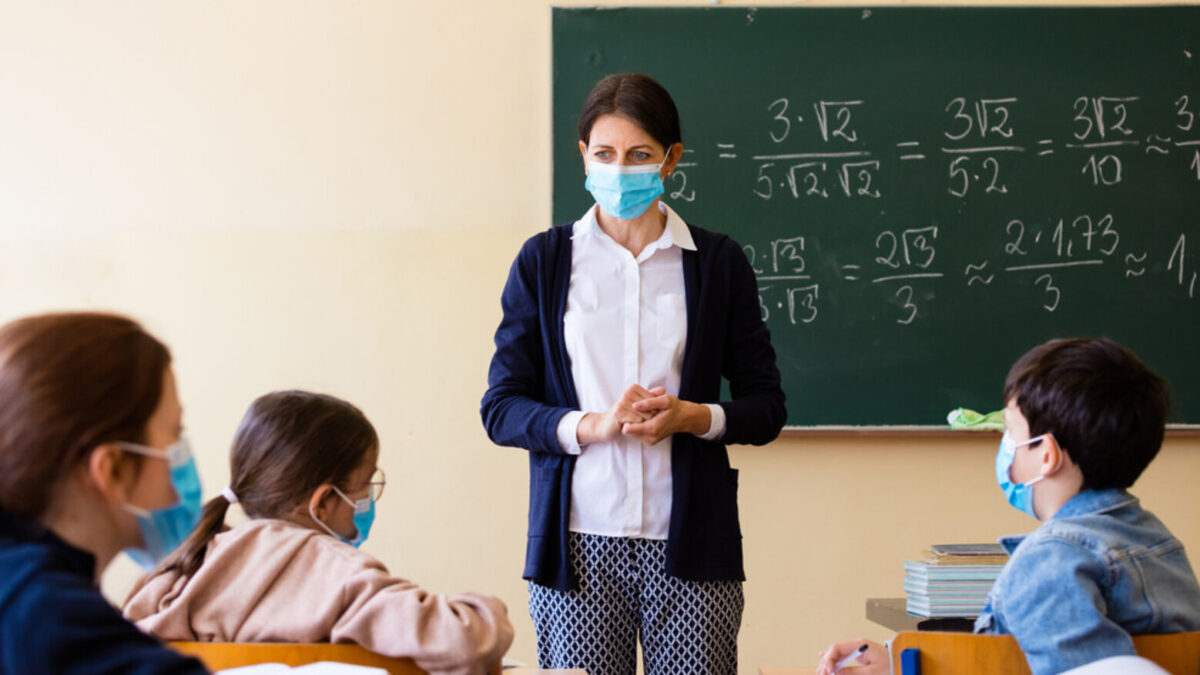 Γιατί  διακόπτεται η παραγωγή μασκών για τους μαθητές ;