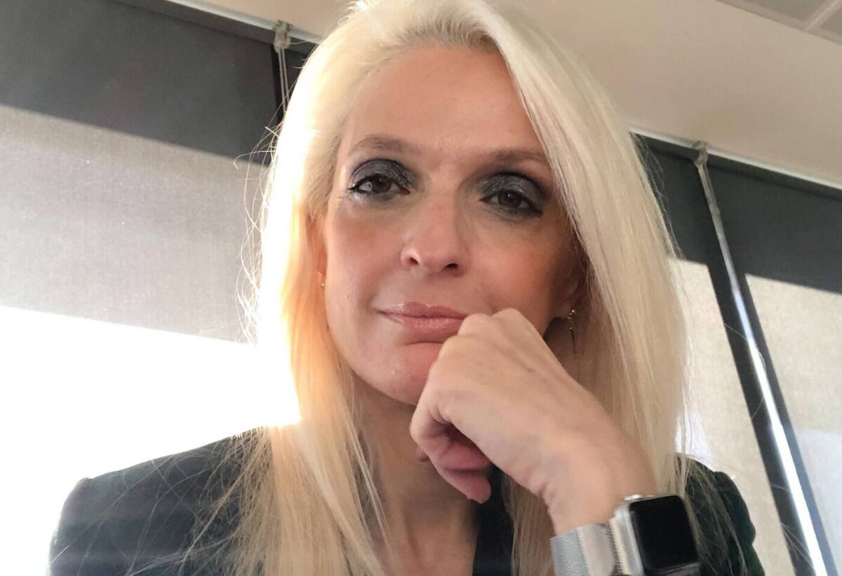 Λέμυ Κοντονή | Τι παραπάνω θα έκανε ο Υπ.Υγείας κος Πολάκης που φωτογραφίζεται έξω από τις ΜΕΘ ως μοναχικός καβαλάρης με τη μάσκα τσαντάκι ;