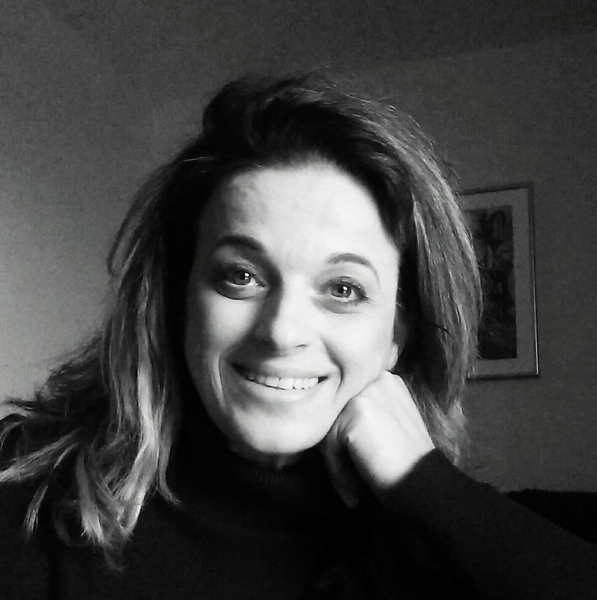 Τζένη Κουτσοδημητροπούλου |Κάθε άνθρωπος κουβαλά και γράφει τη δική του ιστορία. Κάποιοι τη βροντοφωνάζουν και άλλοι πάλι την κρατούν κρυφά μέσα τους.