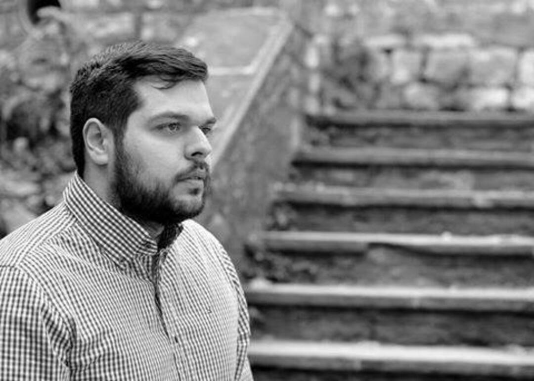 Μίλτος Γήτας|Η ζωή είναι πάντα όμορφη γιατί περνάει από το σκοτάδι, κινείται με το φεγγάρι ψιθυρίζοντας και στο τέλος, το φως της πάντα λάμπει.