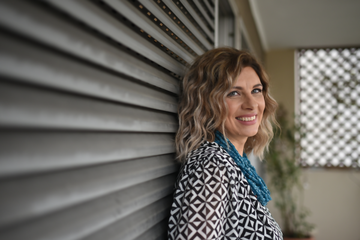 Μαρία Παναγοπούλου | Η προδοσία από κάποιον που εμπιστεύτηκες τυφλά σου στερεί το δικαίωμα της γαλήνης, σου απαγορεύει να αφεθείς ξανά σε μία αγκαλιά και να νιώσεις ασφάλεια.