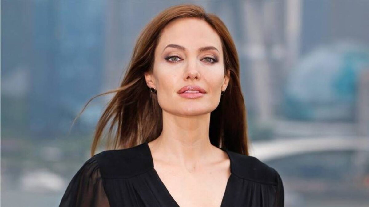 Angelina Jolie | Kαλύτερα να μην έχεις κανέναν στη ζωή σου από το να έχεις κάποιον που είτε είναι ο `μισός` μαζί σου, είτε δε θέλει να είναι