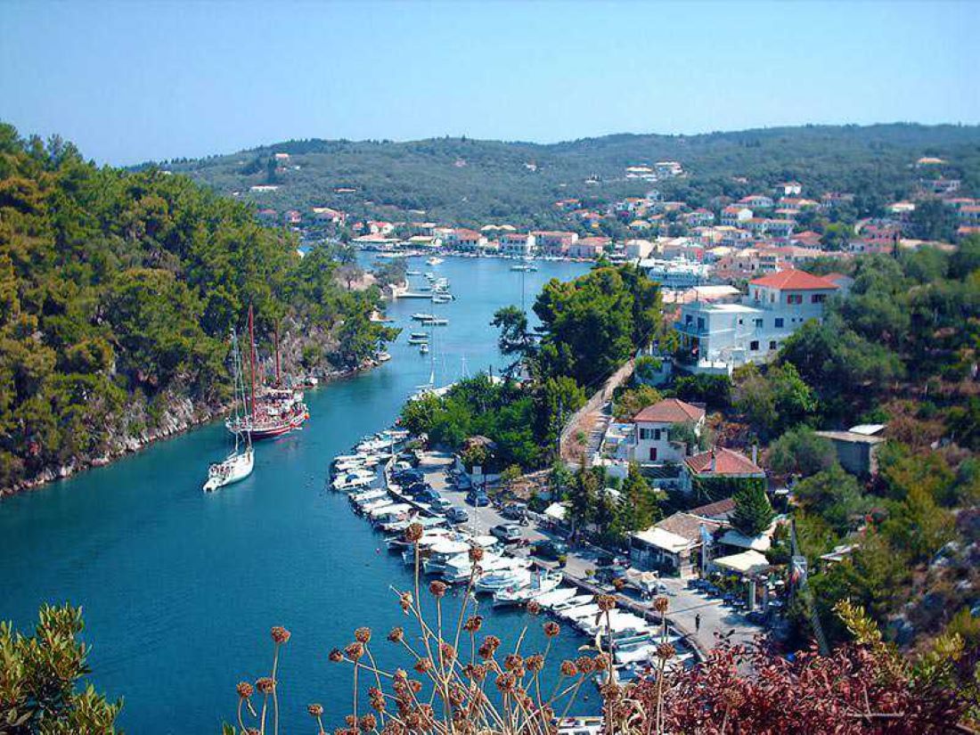 Απόδραση στους Παξούς
