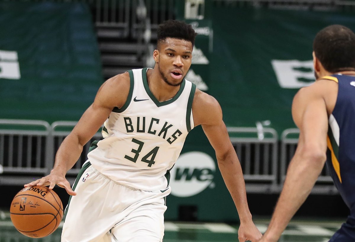 Δεύτερη σε πωλήσεις στο NBA η φανέλα του Γιάννη Αντετοκούνμπο