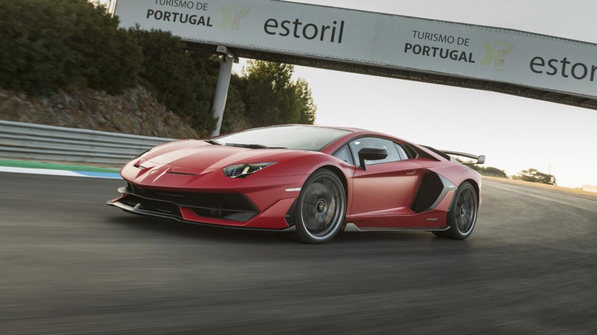 Πόσες Lamborghini, Bentley και Porsche πουλήθηκαν φέτος στην Ελλάδα ;