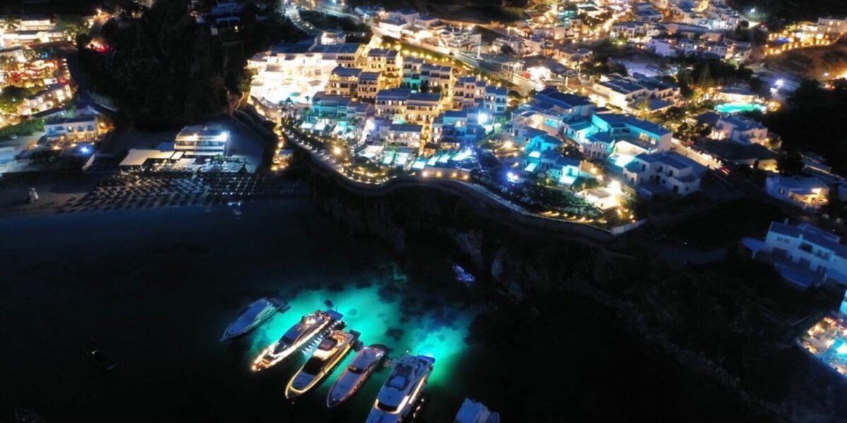 Η Μύκονος, ο κοσμηματοπώλης, το κορωνοπάρτι και ο πρώην μεγαλοεφοπλιστής!