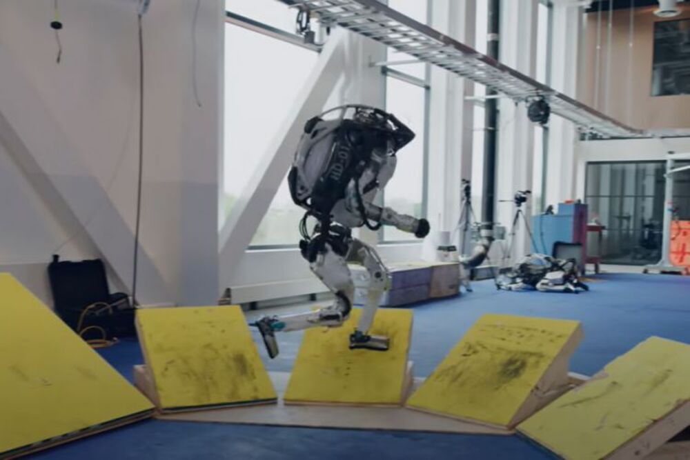 Ματιές στο μέλλον | Τα ρομπότ της Boston Dynamics κάνουν πλέον και παρκούρ