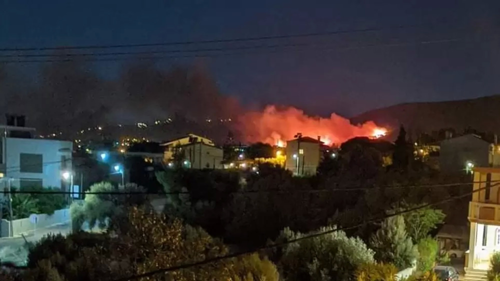Φωτιά κοντά σε οικισμό  στη Νέα Μάκρη