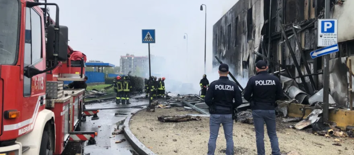 ΕΚΤΑΚΤΟ | Ιδιωτικό αεροπλάνο έπεσε σε κτίριο στο κέντρο του Μιλάνου  - Οκτώ οι νεκροί