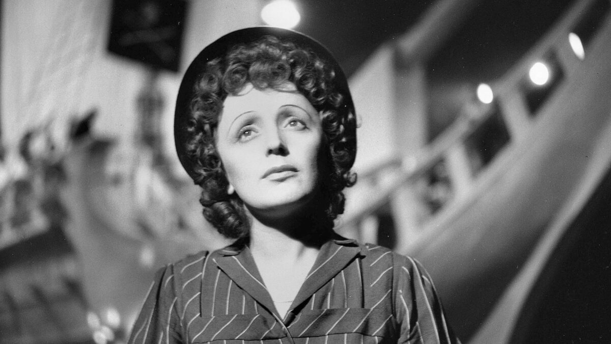 Edith Piaf | H ιστορία της `γυναίκας του αιώνα` με τη συγκλονιστική φωνή