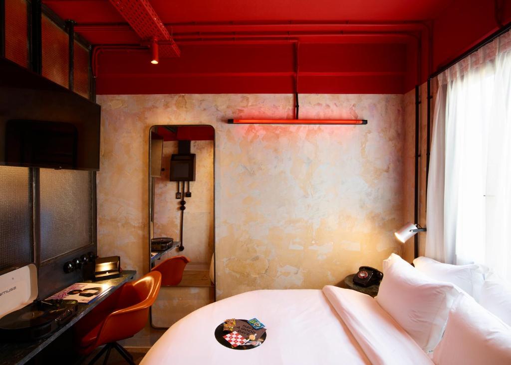 Τα γραφεία του ΚΚΕ στην Ομόνοια έγιναν ένα καταπληκτικό ξενοδοχείο. 