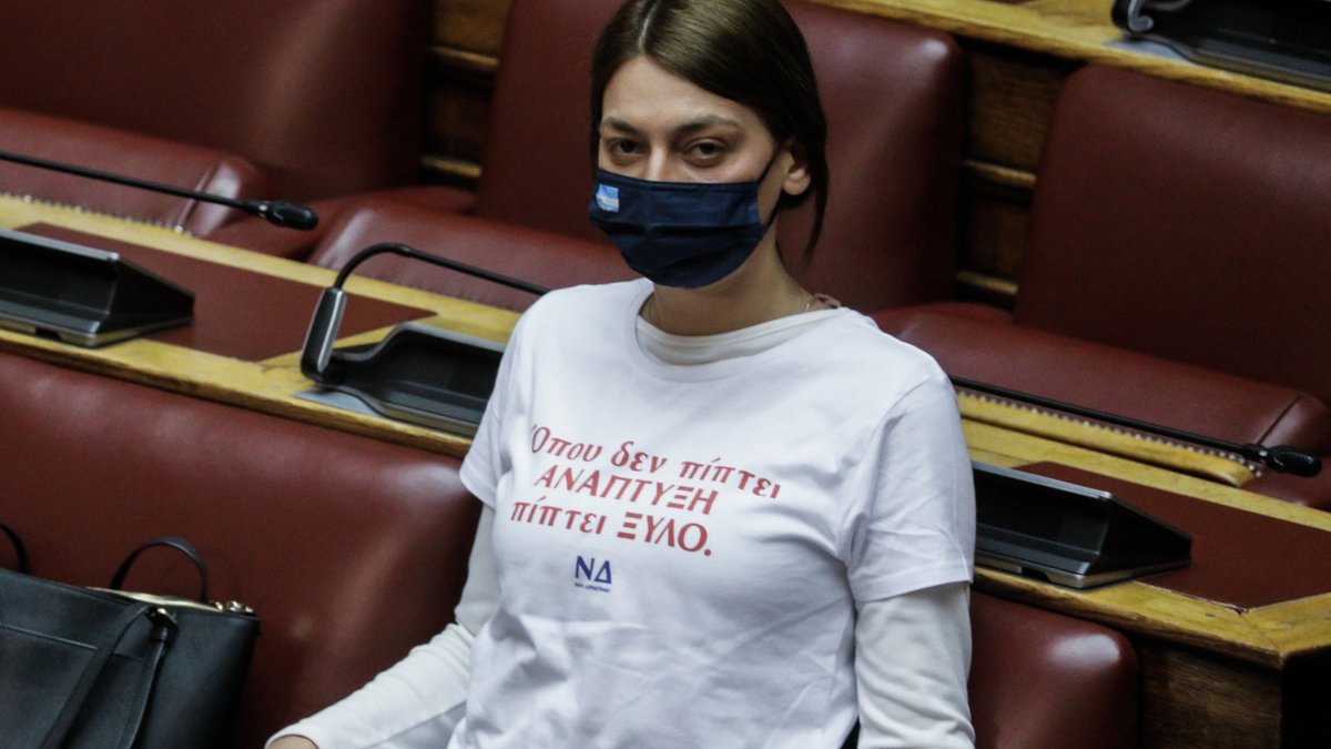 Μαρία Απατζίδη | Η βουλευτής του Βαρουφάκη που μπήκε στη Βουλή για να... δείρει