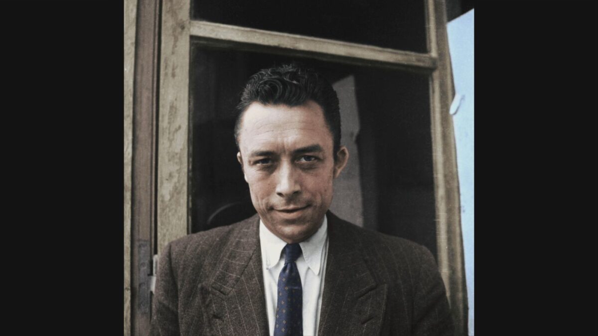 Albert Camus | Γοητεία είναι ένας τρόπος να παίρνεις την απάντηση «ναι», χωρίς να έχεις κάνει κάποια ξεκάθαρη ερώτηση.