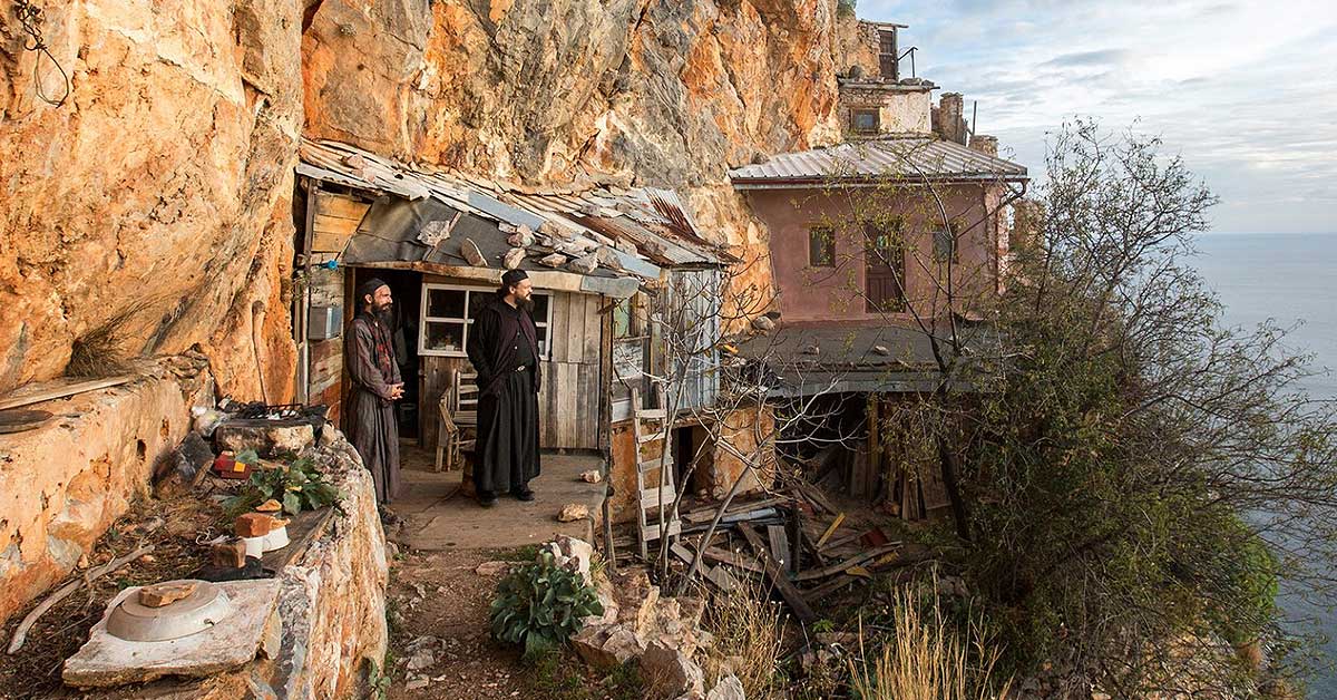 Άγιο όρος, βάζουν αντισηπτικό στην μύτη για να βγει αρνητικό το rapid test