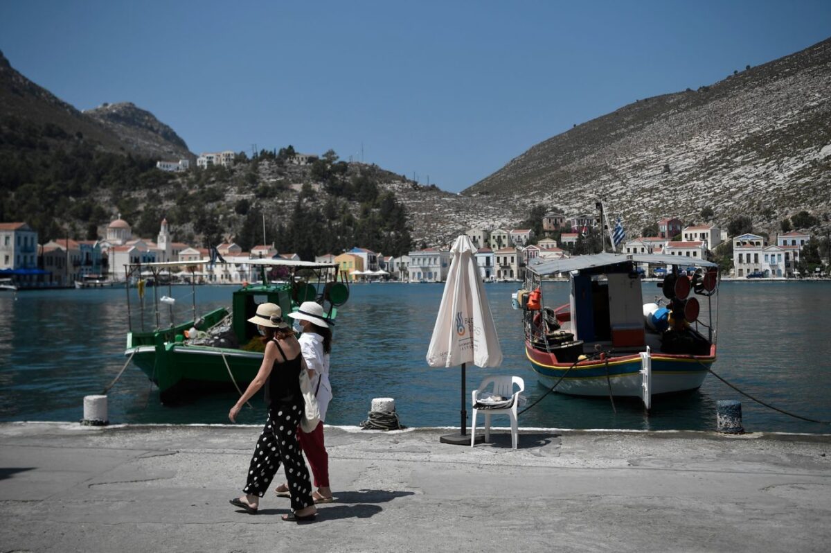 Η Ελλάδα αύξησε 130 % τις διανυκτερεύσεις τουριστών το καλοκαίρι του 2021