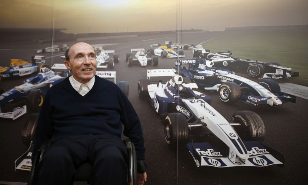 H F1 «αποχαιρέτησε» έναν… Sir!