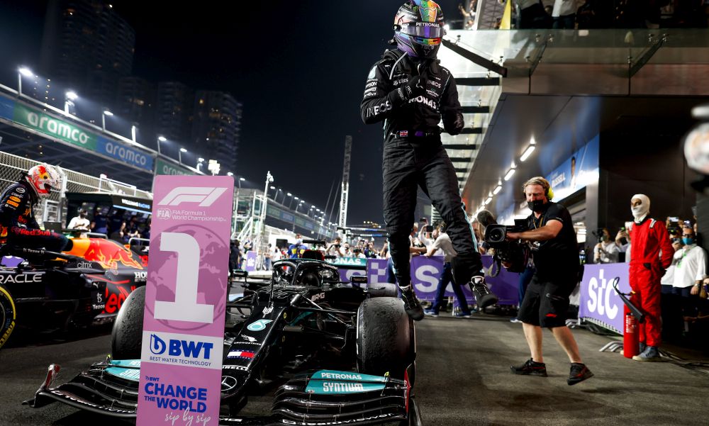 F1: Επιβίωση Hamilton στον «πόλεμο» με τον Verstappen (vids)