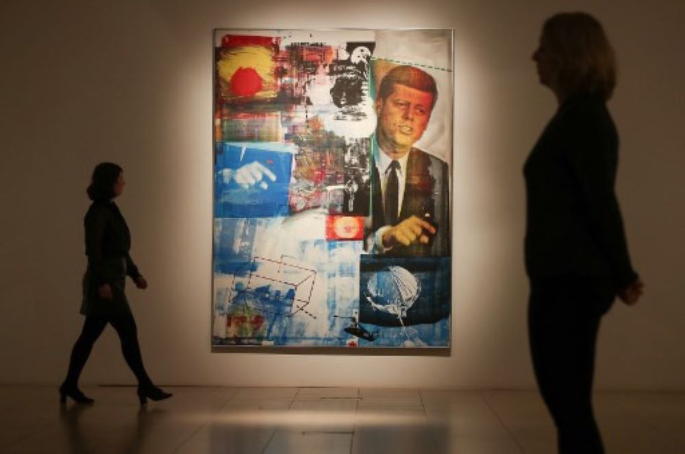 ‘Buffalo II’ του Robert Rauschenberg | Το πανάκριβο έργο- χρονοκάψουλα της ιστορίας των ΗΠΑ