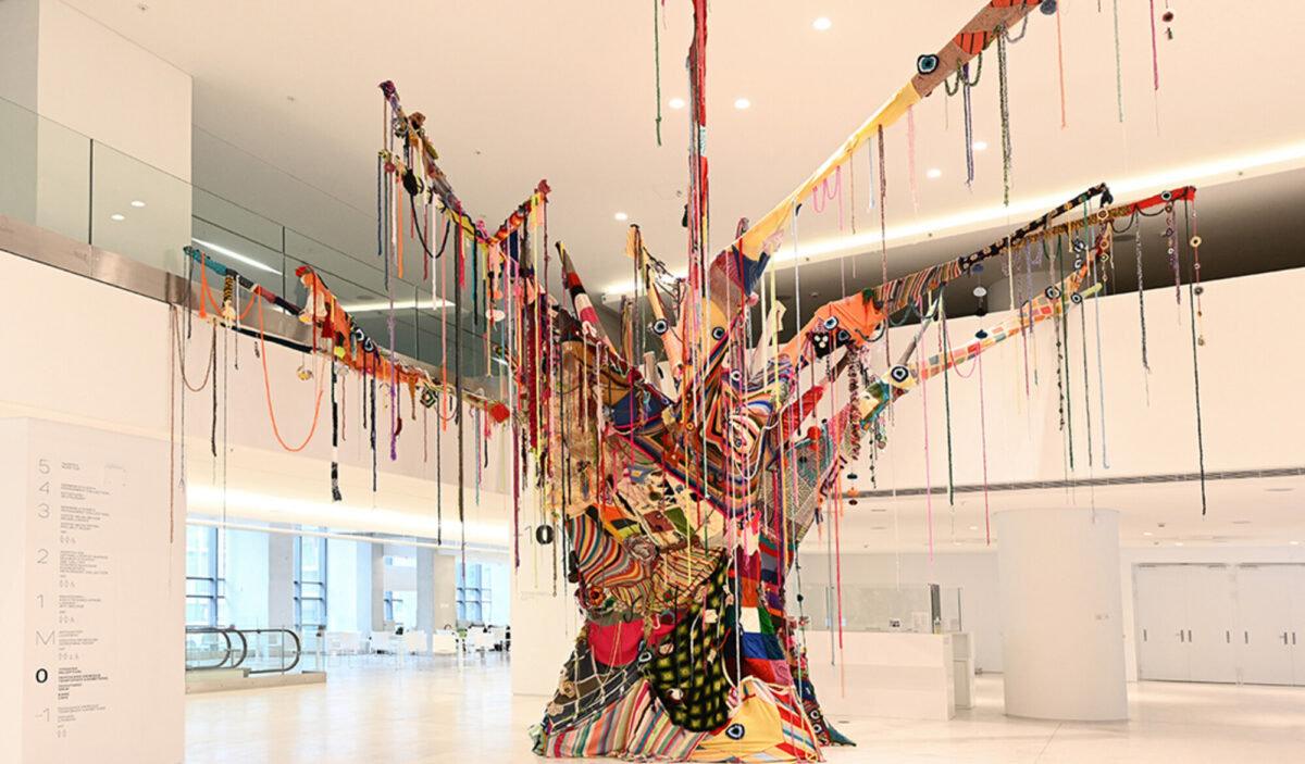 Ένα διαφορετικό δέντρο στολίζει το ΕΜΣΤ 