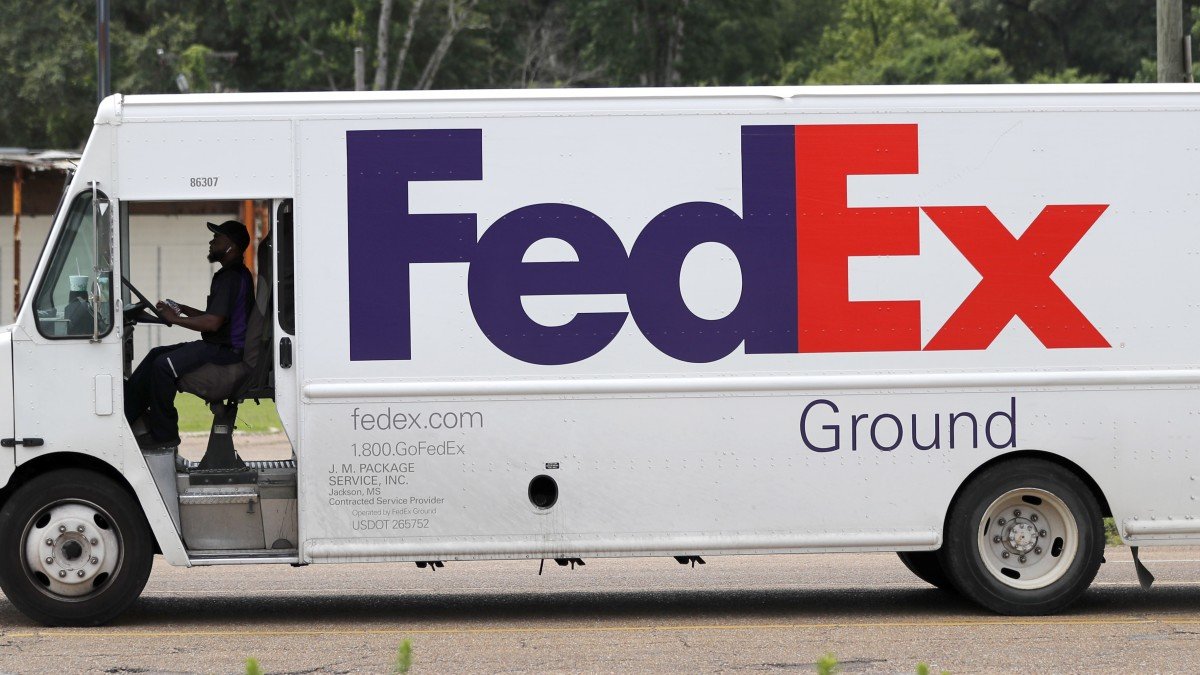 Η FedEx ανανεώνει το στόλο της με ηλεκτρικά οχήματα