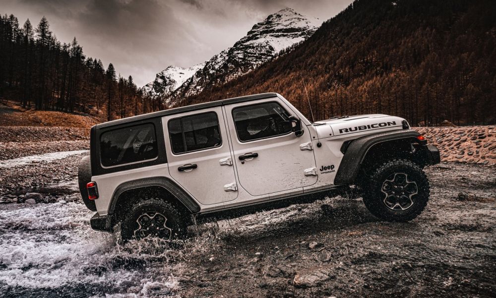 Τα Jeep Wrangler 4xe και Grand Cherokee είναι φτιαγμένα για περιπέτεια