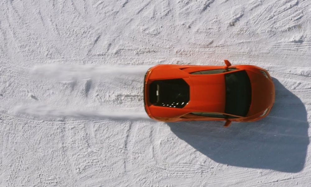 Οι γιορτινές μέρες της Lamborghini είναι γεμάτες drift (video)