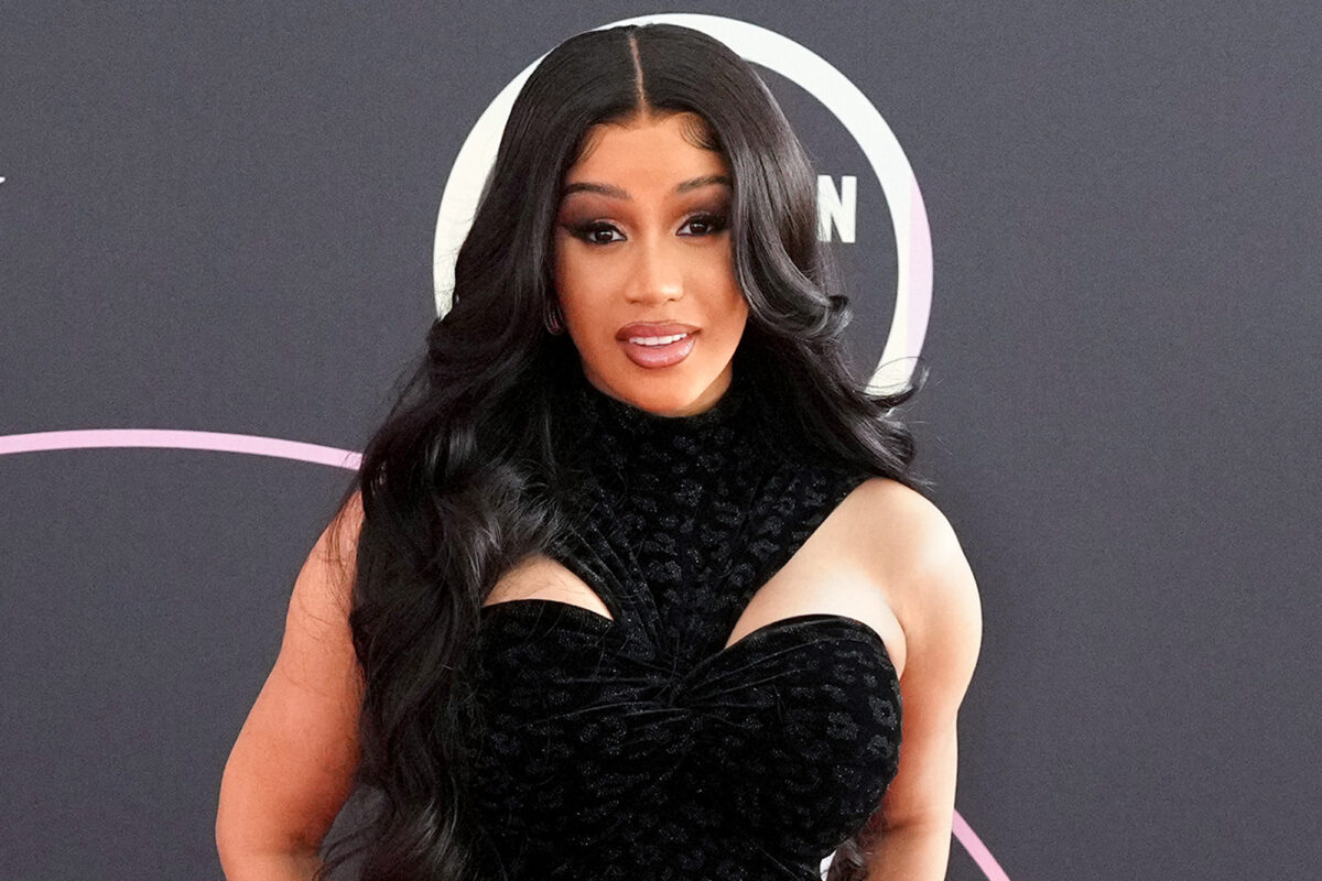 Η Cardi B πιστεύει ότι ο 4μηνών γιος της μιλάει