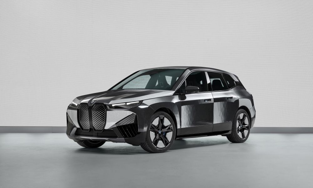 BMW iX Flow: Το αυτοκίνητο που αλλάζει χρώματα!