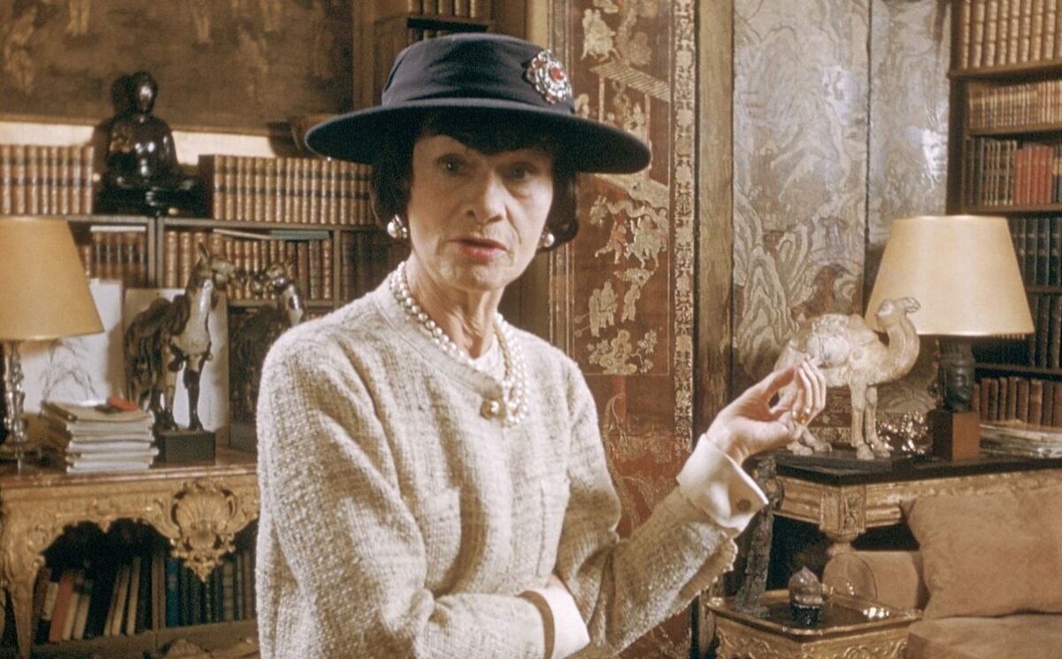 Coco Chanel | Η περιπετειώδης ζωή της γυναίκας που ανέτρεψε το στυλ & ανέδειξε τη γυναικεία κομψότητα