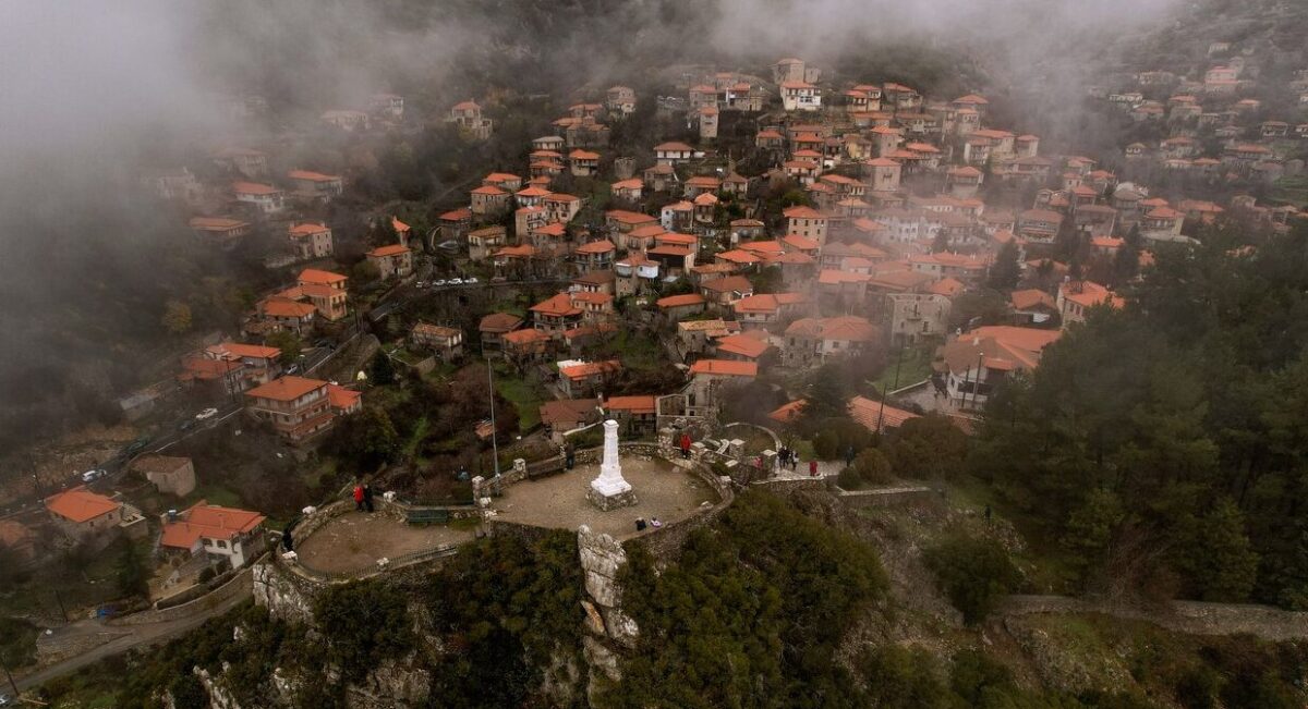 Στεμνίτσα: Το πετρόχτιστο χωριό – «κόσμημα» στο Μαίναλο