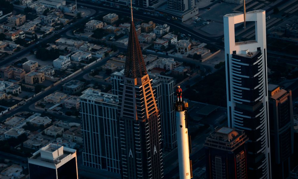Πριν το Dakar, o Sunderland κατέκτησε το ψηλότερο κτίριο στον κόσμο (vid)