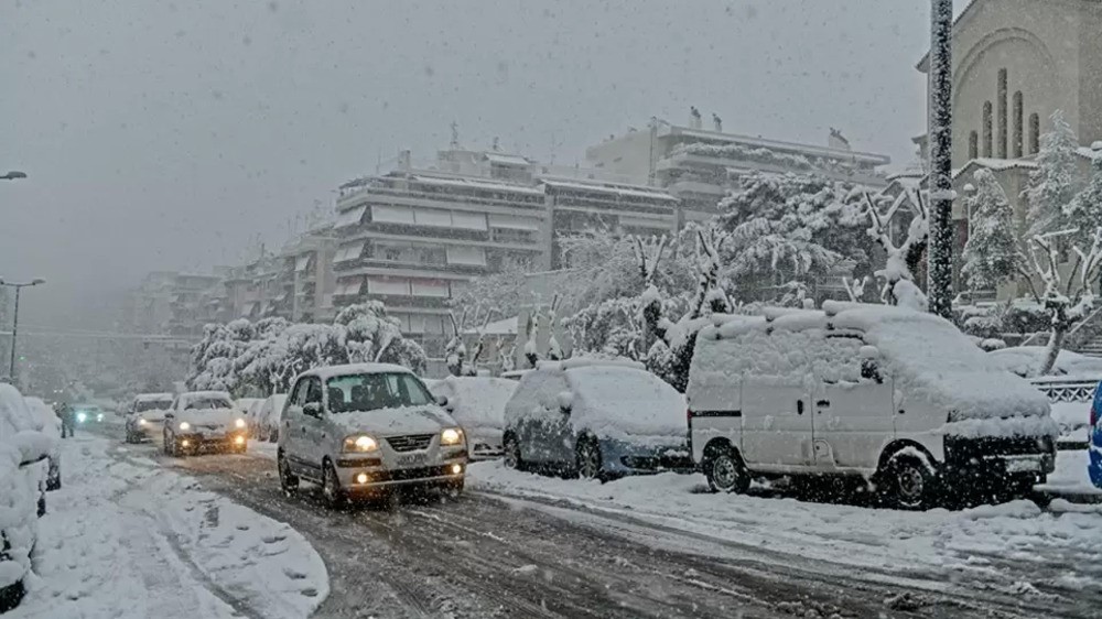 Χιονίζει στην Αττική