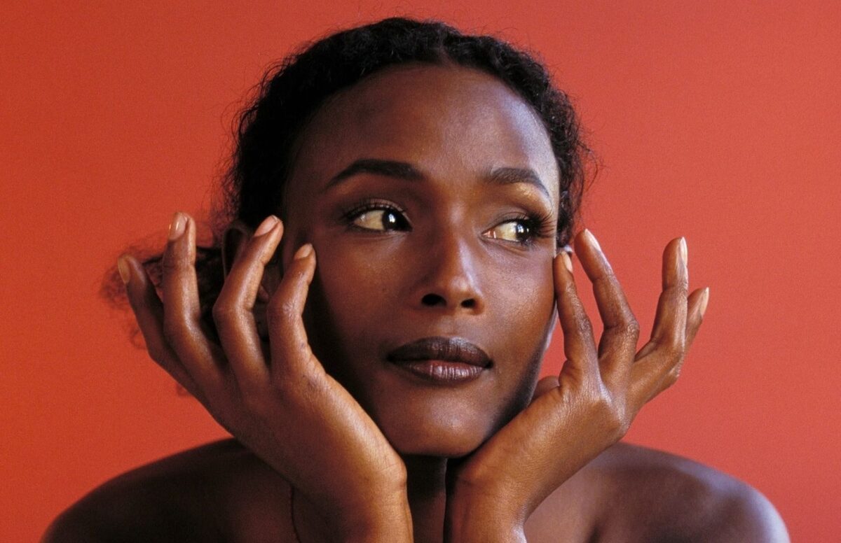 Waris Dirie | H ιστορία του top model που στα 5 του χρόνια υπέστη ακρωτηριασμό των γεννητικών της οργάνων