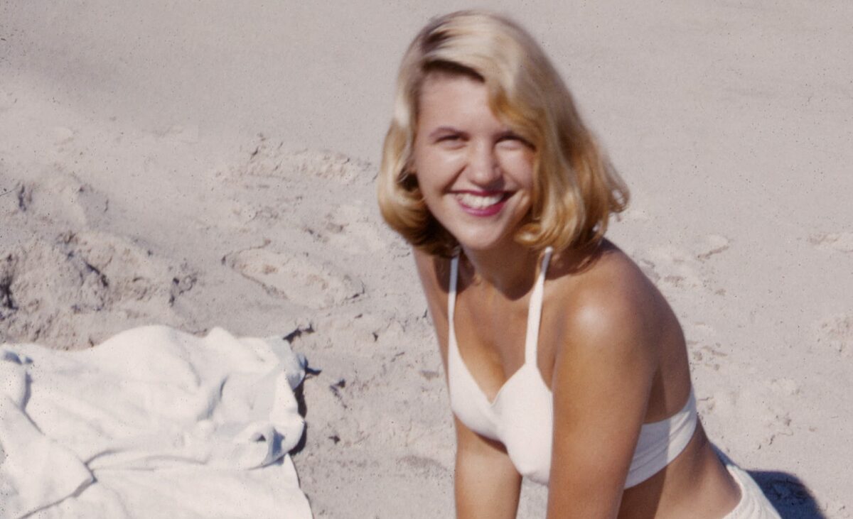 Sylvia Plath | Ο ‘άγγελος-εκδικητής’ του φεμινισμού που αυτοκτόνησε με τραγικό τρόπο στοιχειώνοντας τη ζωή του συζύγου της