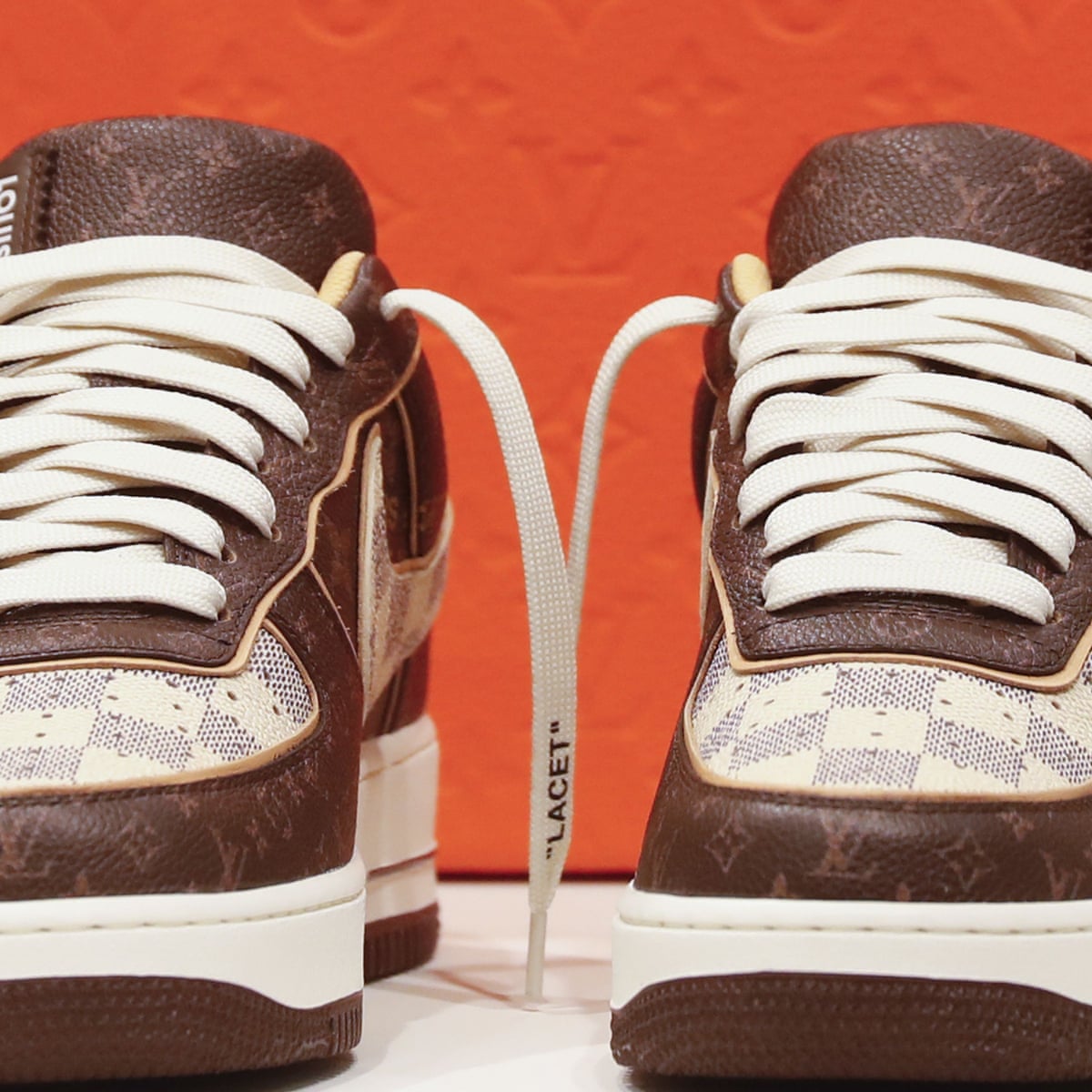 Τα 200 sneakers του Virgil Abloh δημοπρατήθηκαν έναντι $25εκατ.