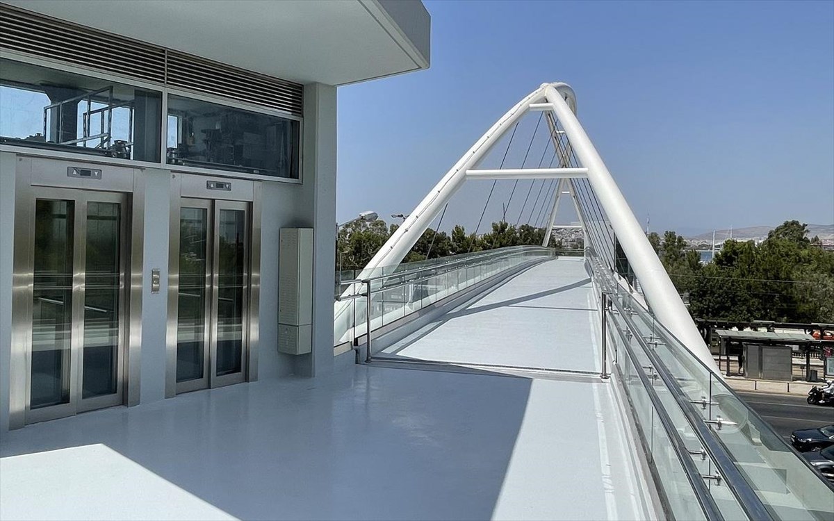 Μια νέα σύγχρονη πεζογέφυρα επί της Λ. Μεσογείων στην περιοχή της Αγίας Παρασκευής