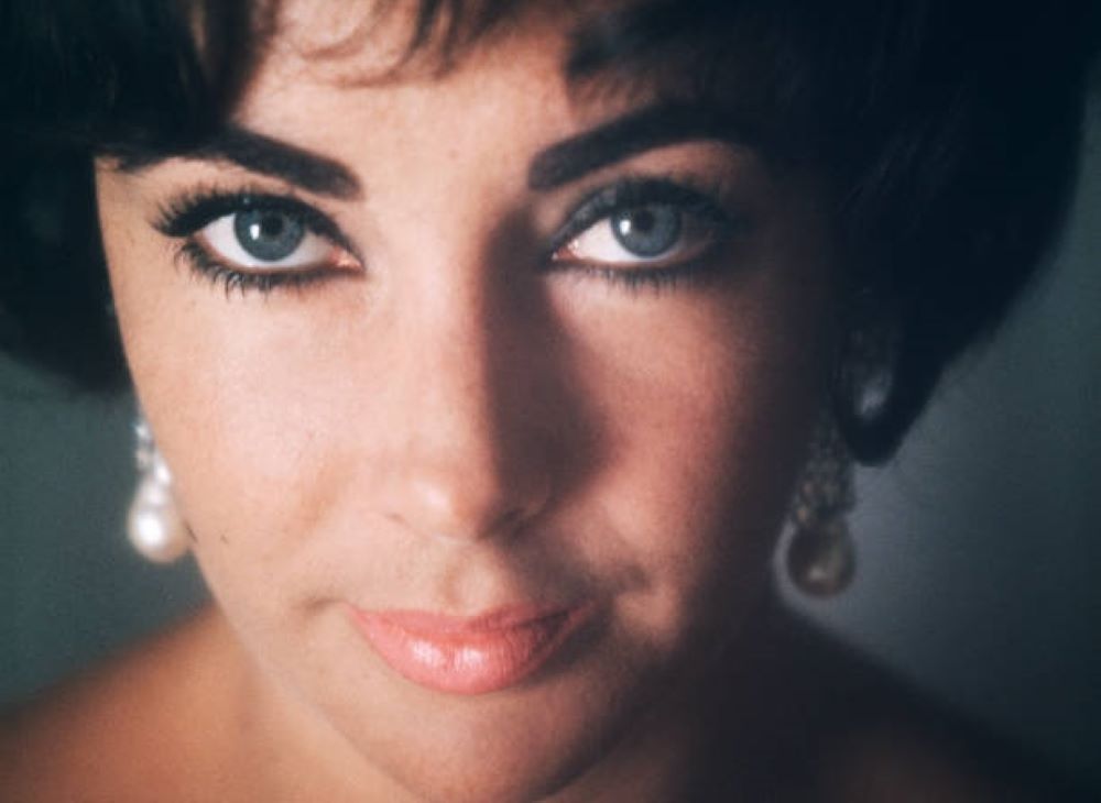 Elizabeth Taylor | H συναρπαστική ζωή της σταρ που καθήλωσε το Χόλιγουντ