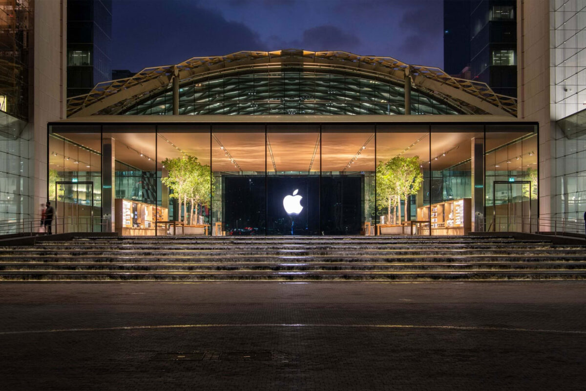 To νέο Apple Store στο Άμπου Ντάμπι βρίσκεται πάνω σε μια υδάτινη πυραμίδα