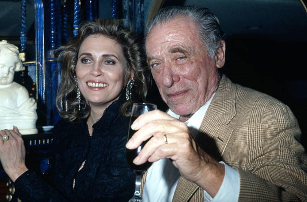 Charles Bukowski | Η αγάπη δεν παρουσιάζει προβλήματα σε εκείνους που ξέρουν να αντέξουν την ψυχική φόρτιση