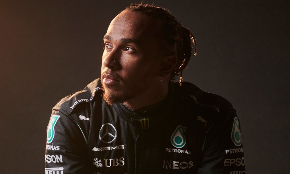 Ο Sir Lewis Hamilton αλλάζει το όνομά του (video)