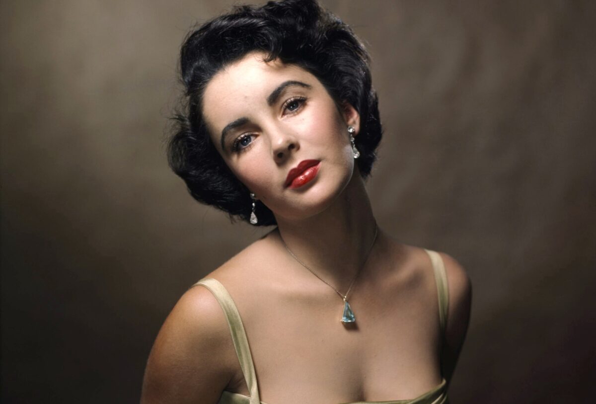 Elizabeth Taylor | Η θρυλική φωτογράφιση που καθόρισε την εικόνα της μοιραίας σταρ του Χόλιγουντ