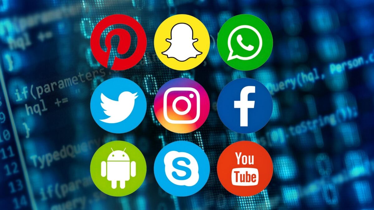 Νωρίτερα οι επιπτώσεις των social media στα κορίτσια απ` ότι στα αγόρια